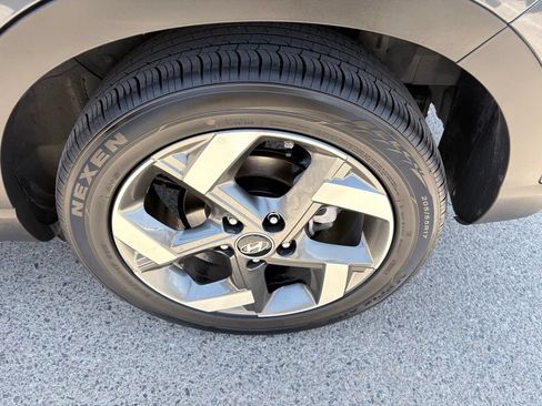 Used 2025 Hyundai Venue SEL FWD image 27