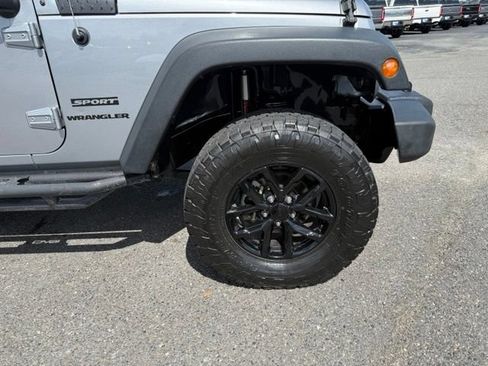 Used 2017 Jeep Wrangler Sport AWD/4WD image 8