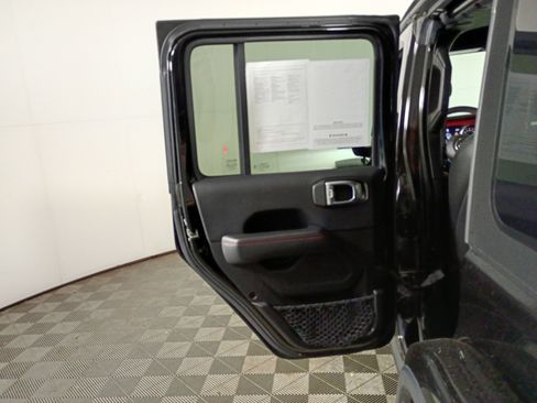 Used 2018 Jeep Wrangler Unlimited Rubicon w/ Dual Top Group image 30
