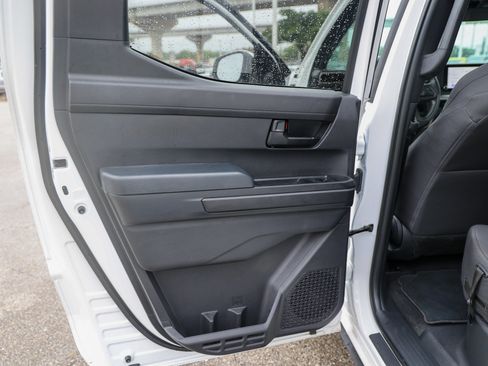 Certified 2025 Toyota Tacoma SR5 AWD/4WD image 38