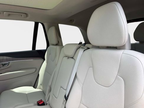 Used 2025 Volvo XC90 B6 Core w/ Protection Package Premier AWD/4WD image 14