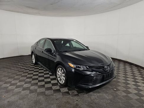 Used 2020 Toyota Camry LE w/ Convenience Package FWD image 1