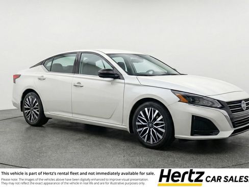 Used 2025 Nissan Altima 2.5 SV image 1