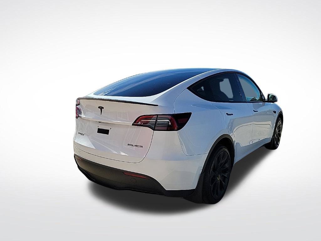 Used 2024 Tesla Model Y Long Range AWD/4WD image 4