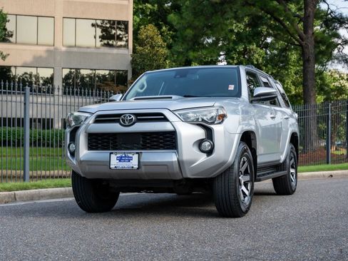 Used 2020 Toyota 4Runner TRD Off-Road AWD/4WD image 2