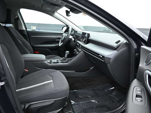 Used 2025 Hyundai Sonata SE FWD image 11