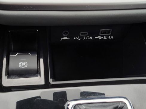 Used 2025 Subaru Outback Premium AWD/4WD image 26