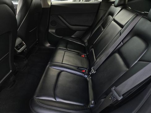 Used 2022 Tesla Model Y Long Range image 11