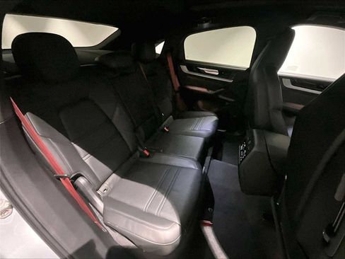 Used 2025 Porsche Cayenne S image 32