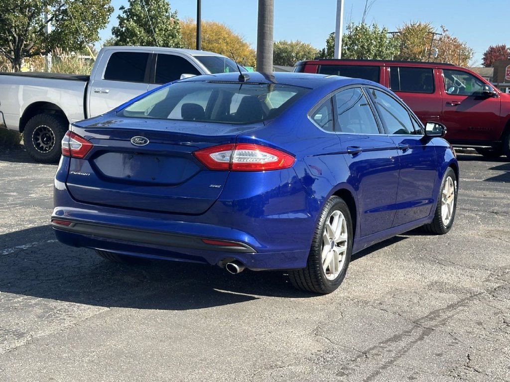 Used 2016 Ford Fusion SE FWD image 4