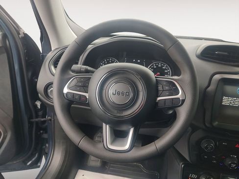 Used 2023 Jeep Renegade Latitude image 12