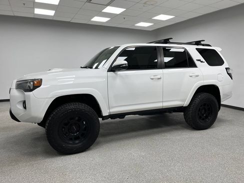 Used 2022 Toyota 4Runner TRD Off-Road Premium AWD/4WD image 6