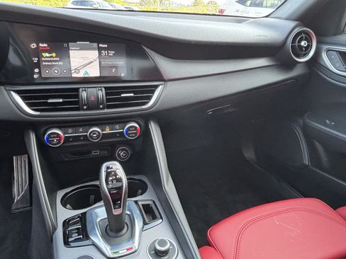 Used 2024 Alfa Romeo Giulia Veloce RWD image 34