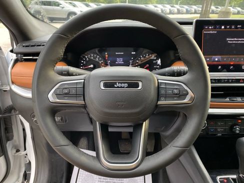 Used 2025 Jeep Compass Limited AWD/4WD image 13
