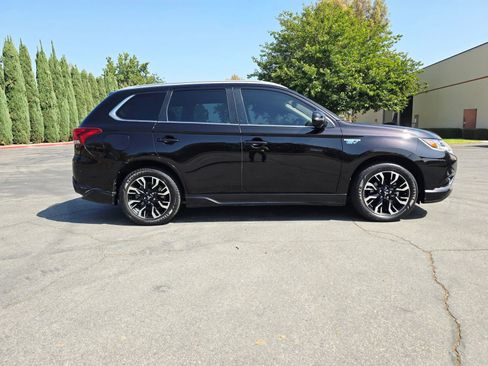 Used 2018 Mitsubishi Outlander SEL image 4