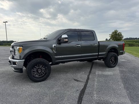 Used 2017 Ford F250 XLT w/ XLT Premium Package AWD/4WD image 12
