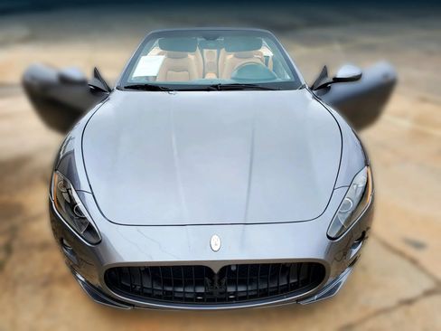Used 2011 Maserati GranTurismo Convertible RWD image 44