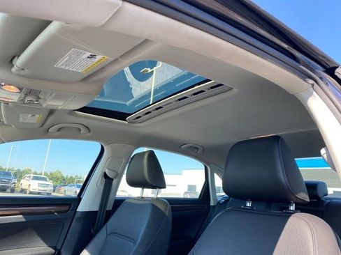 Used 2022 Volkswagen Passat 2.0T image 14