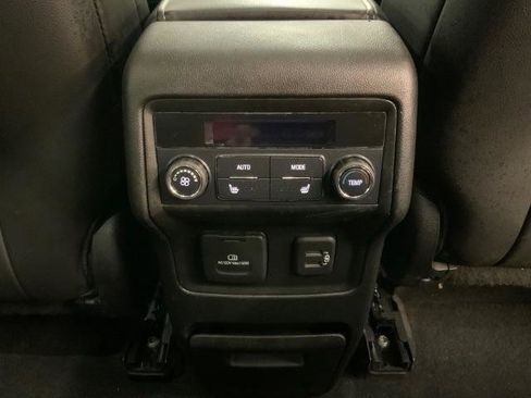 Used 2019 GMC Acadia Denali w/ Technology Package AWD/4WD image 18