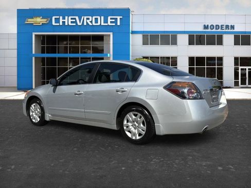 Used 2010 Nissan Altima 2.5 S FWD image 3