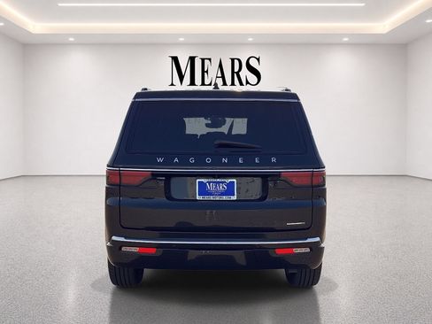 Used 2024 Jeep Wagoneer Series II w/ Flexible Seating Group RWD image 4
