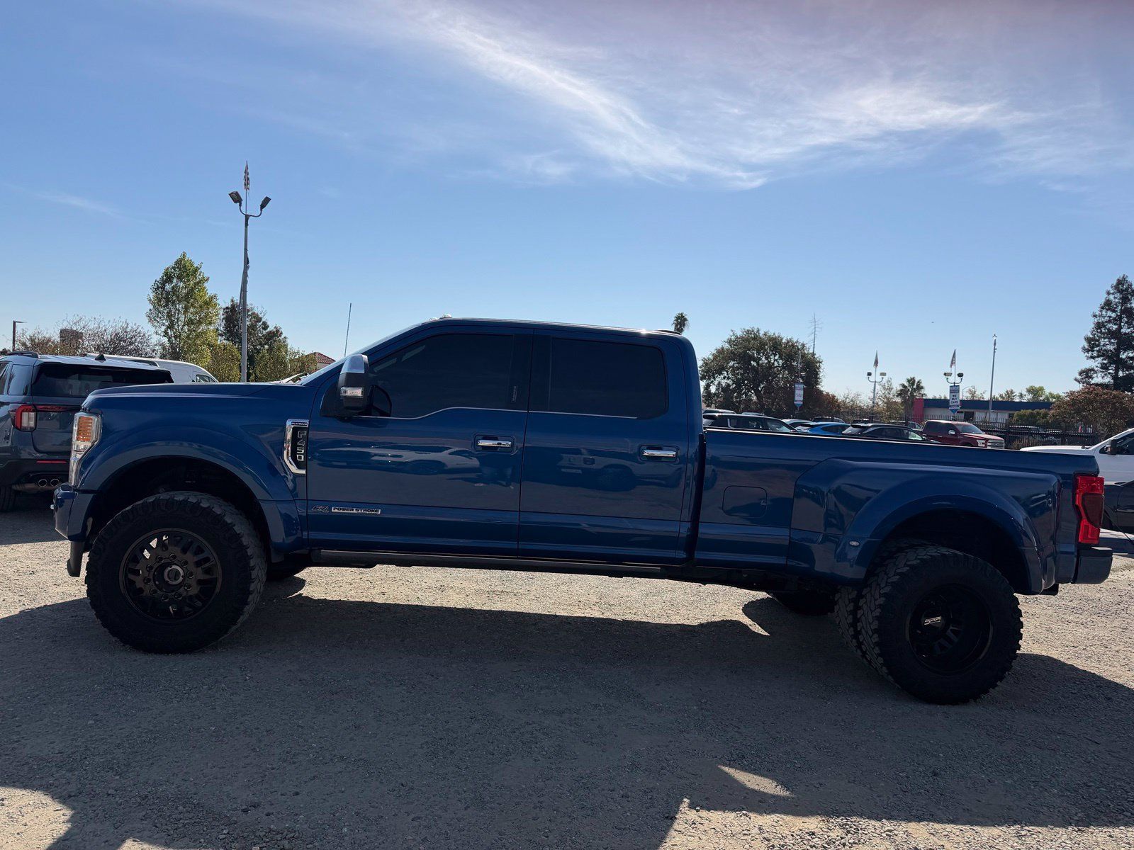 Used 2022 Ford F450 Platinum w/ FX4 Off-Road Package AWD/4WD image 2