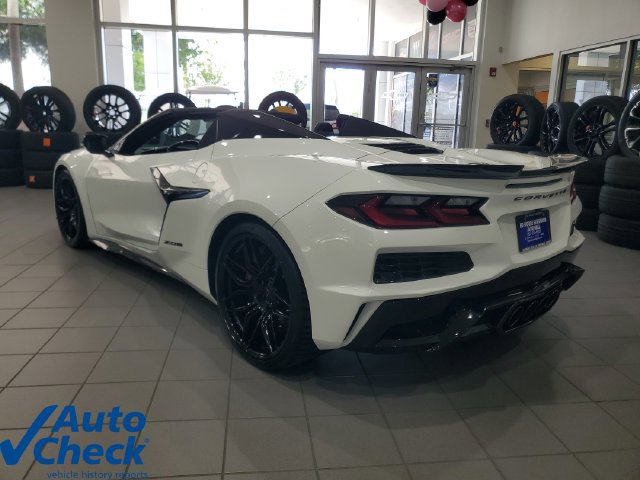 Used 2026 Chevrolet Corvette Z06 w/ Stealth Interior Trim Package RWD image 2