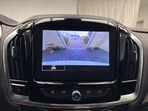 Used 2022 Chevrolet Traverse LT image 24