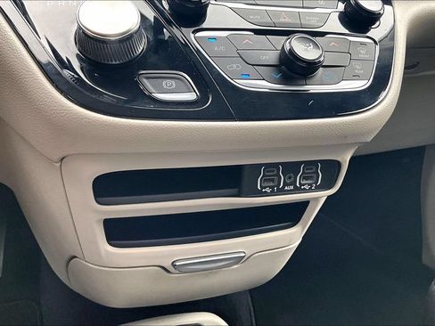 Used 2023 Chrysler Voyager LX FWD image 15