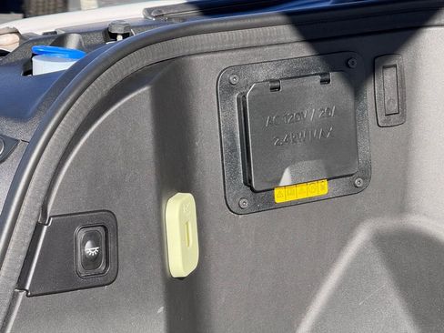 Used 2023 Ford F150 Lightning XLT image 36