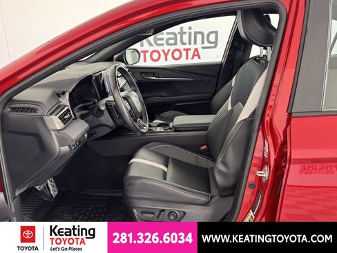 Used 2025 Toyota Camry SE FWD image 26