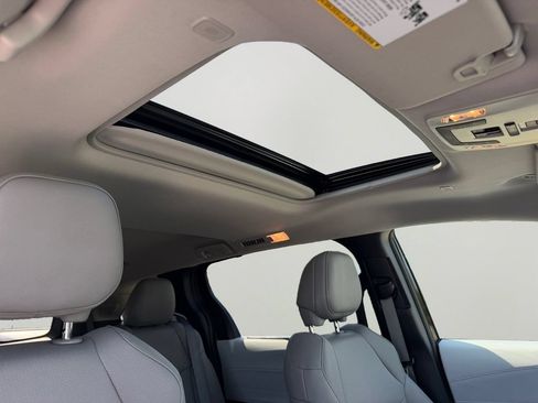 Certified 2025 Toyota Sienna XLE w/ XLE Plus Package AWD/4WD image 7