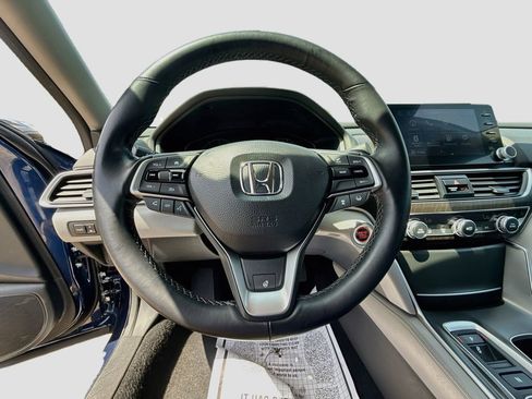 Used 2020 Honda Accord Touring image 16