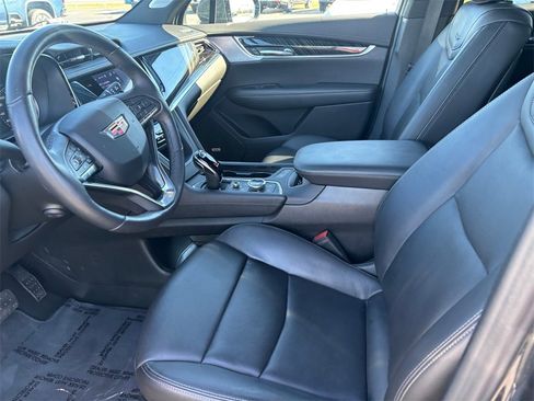 Used 2023 Cadillac XT6 Premium Luxury image 10