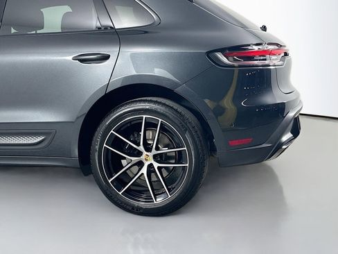 Certified 2025 Porsche Macan image 11