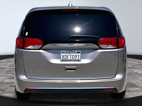 Used 2018 Chrysler Pacifica Touring Plus w/ Tire & Wheel Group FWD image 24