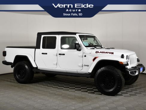 Used 2021 Jeep Gladiator Overland AWD/4WD image 1
