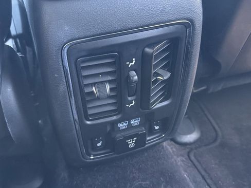 Used 2019 Jeep Grand Cherokee Overland AWD/4WD image 18