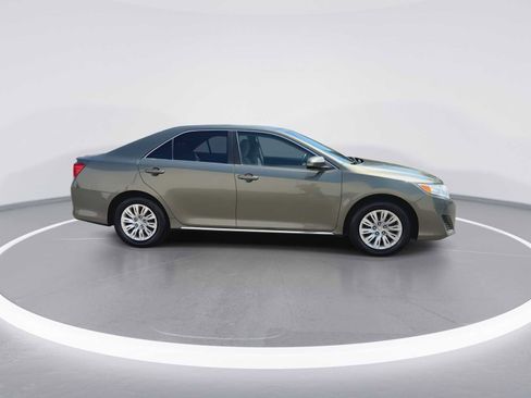 Used 2014 Toyota Camry LE FWD image 9