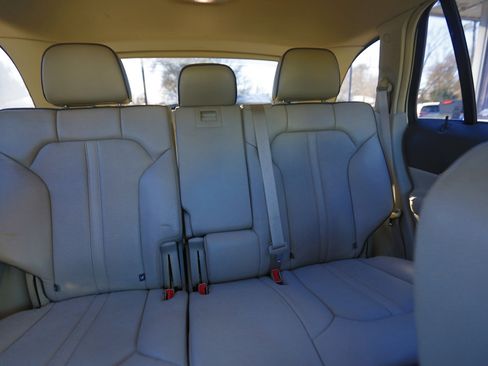 Used 2012 Lincoln MKX FWD image 12