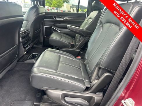 Used 2022 Jeep Wagoneer Series III w/ Premium Group I AWD/4WD image 17