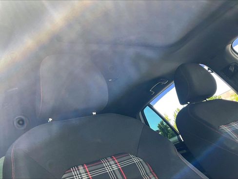 Used 2018 Volkswagen GTI SE FWD image 28