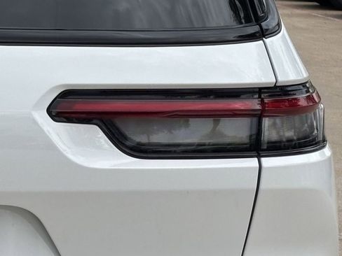 New 2025 Jeep Grand Cherokee L Altitude image 5