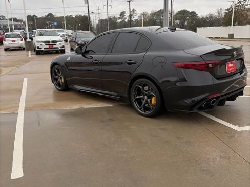 Used 2020 Alfa Romeo Giulia Quadrifoglio w/ Exterior Carbon Fiber Package image 6