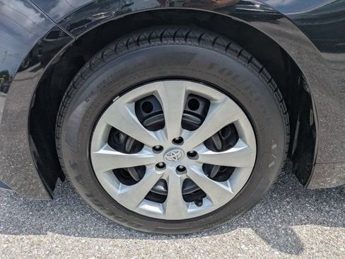 Used 2025 Toyota Corolla LE FWD image 11