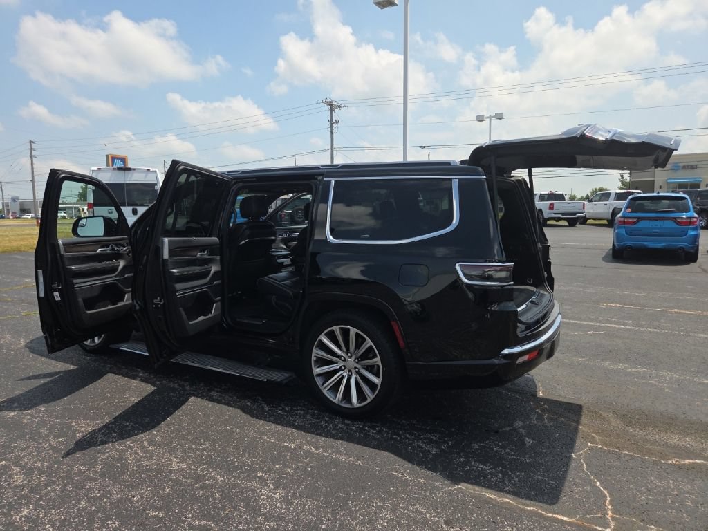 Used 2023 Jeep Grand Wagoneer Series II AWD/4WD image 21