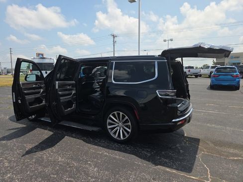 Used 2023 Jeep Grand Wagoneer Series II AWD/4WD image 21