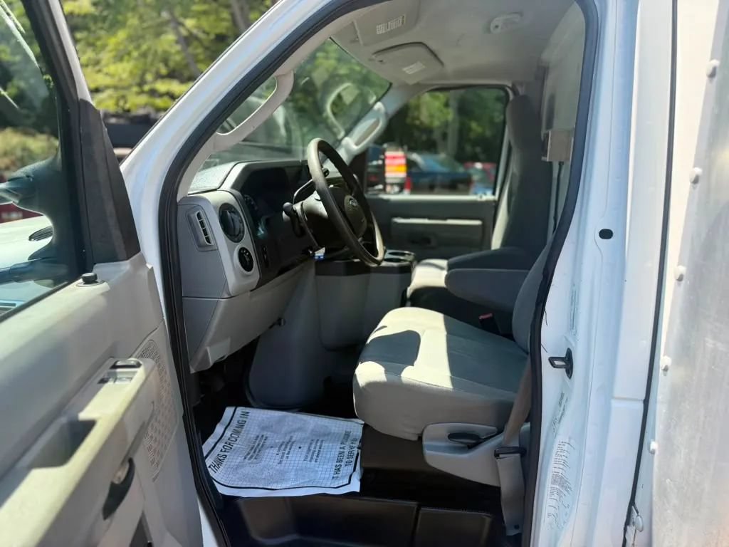 Used 2009 Ford E-350 and Econoline 350 Super Duty RWD image 11