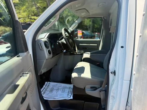 Used 2009 Ford E-350 and Econoline 350 Super Duty RWD image 11