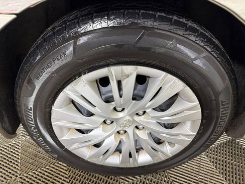 Used 2014 Toyota Camry LE FWD image 14